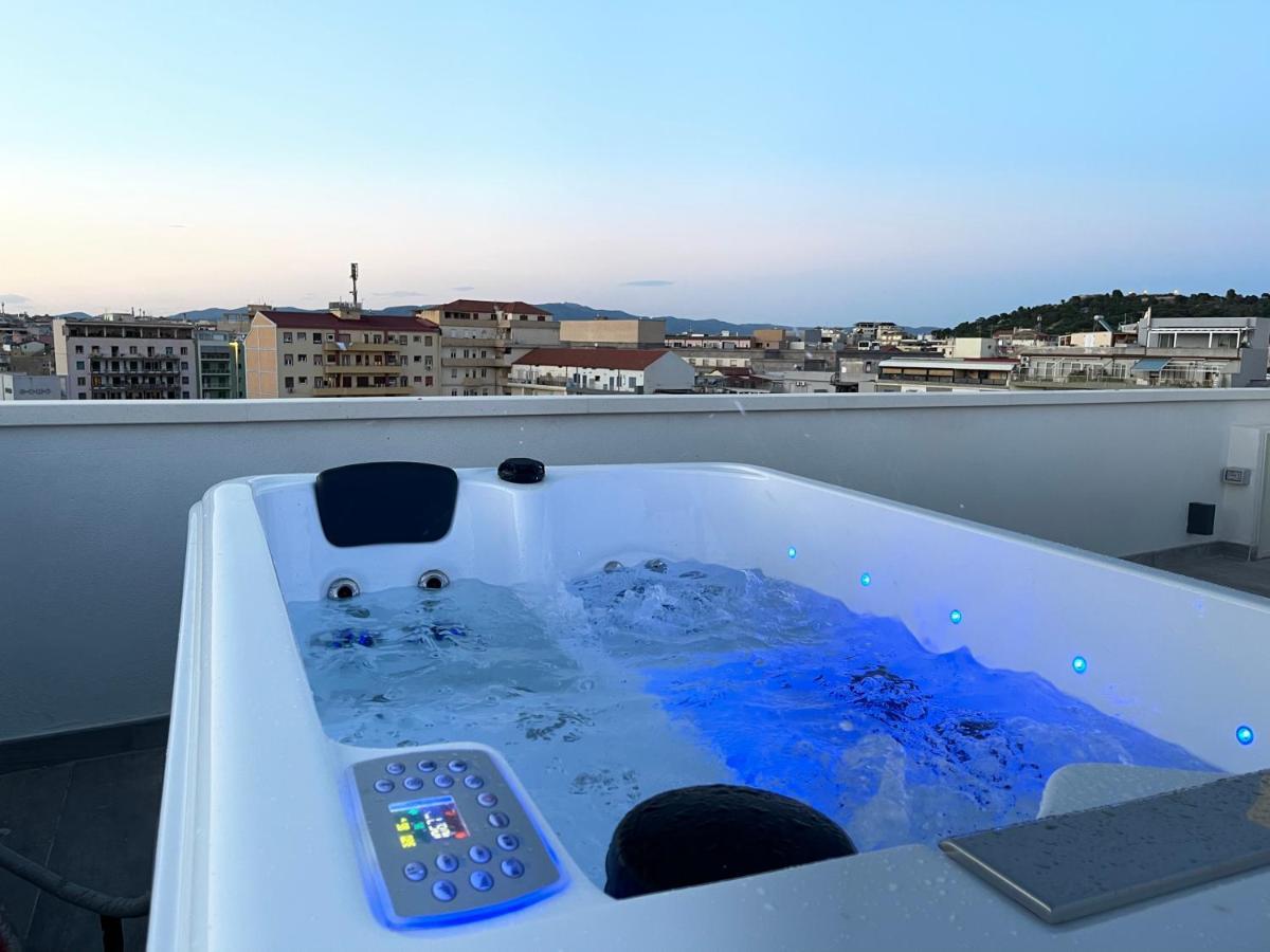 18 Dante Luxury Suites Cagliari Extérieur photo