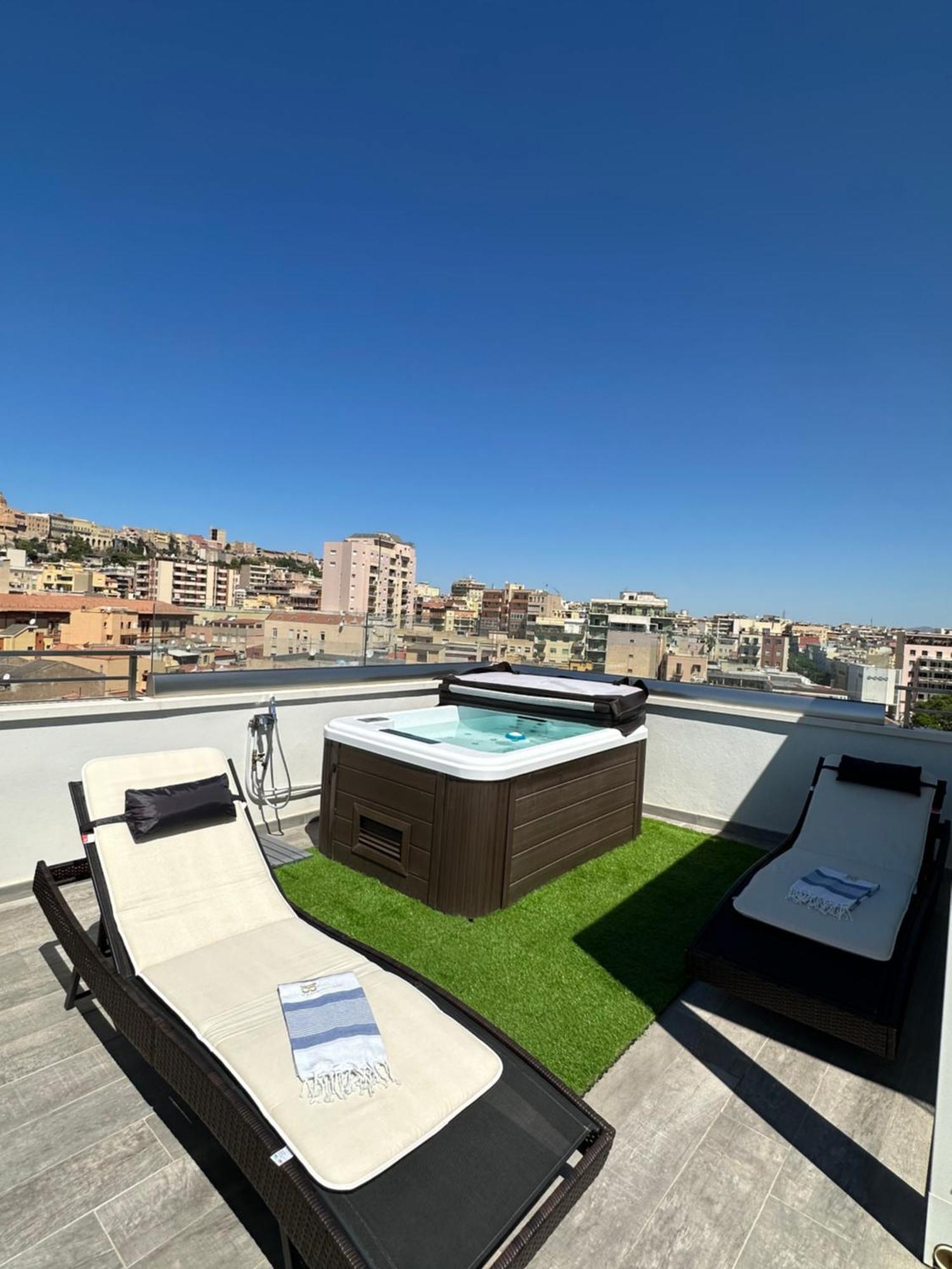 18 Dante Luxury Suites Cagliari Extérieur photo